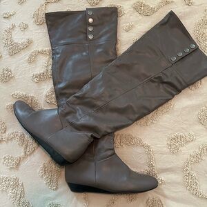 Over the knee, casual booties